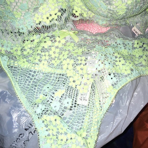 Pink Victoria secret set - Picture 3 of 4